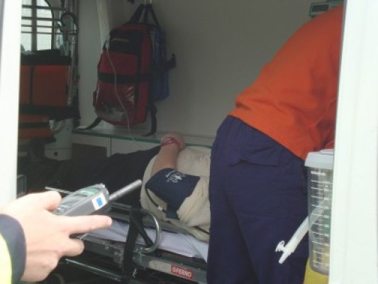 Constanţa: O ambulanţă care transporta o pacientă, lovită în plin de o şoferiţă cu aparat auditiv